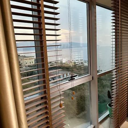 Sea View Netfl Balcony Sofa Bed Fireplace דירה